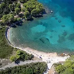 Boric By The Sea فيلة
